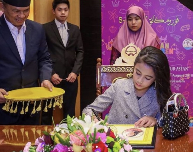 Gambar Terkini Anak Perempuan Azrinaz Mazhar Hakim Puteri 