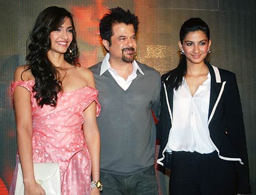 Wajah Anak Bintang Bollywood