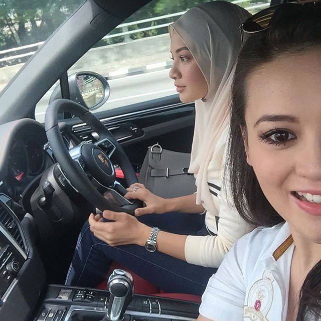 3 Kereta Terlajak Mewah Milik Neelofa Yang Tidak Diketahui 