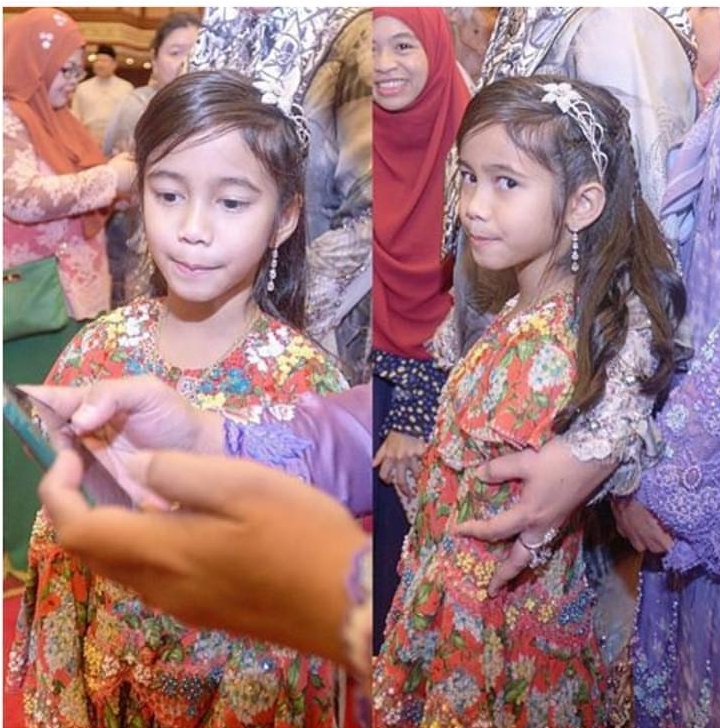 Gambar Putera u0026 Puteri Azrinaz Mazhar Hakim, Bekas Isteri Sultan 