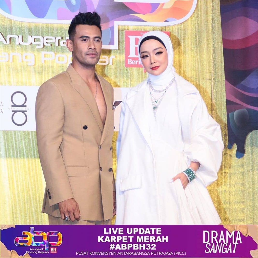 Gaya Wow Artis Di Anugerah Bintang Popular , Ara Johari ...